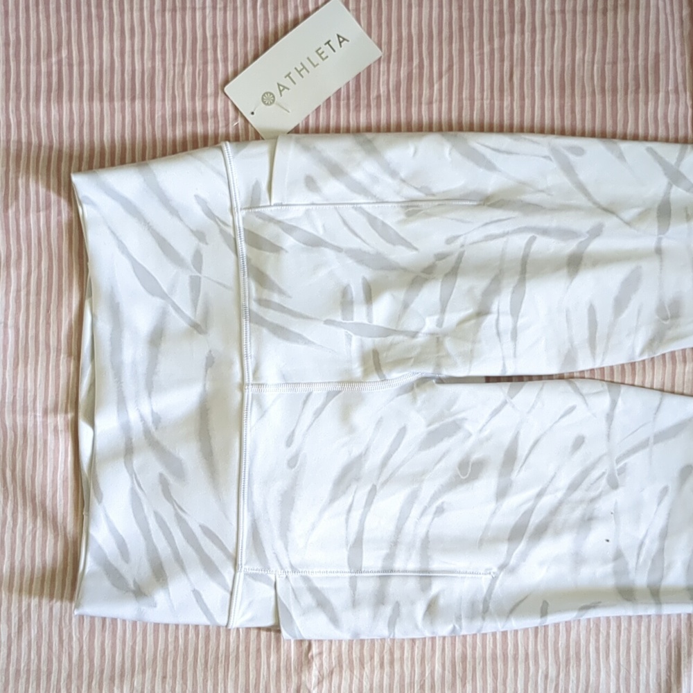 Athleta Salutation Capri Leggings Yoga Medium